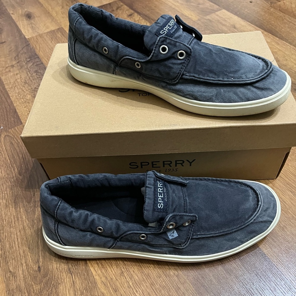New in box men’s Sperry Outer Banks 2Eye SW size 10.5.